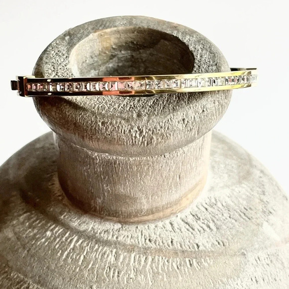 Michael Kors Pave Crystal Goldtone Women’s Bracelet With Fold Over Clasp Closure - Picture 6 of 15